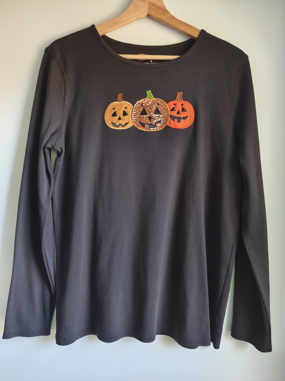 Black Long-Sleeve Halloween Pumpkin Appliqué Tee